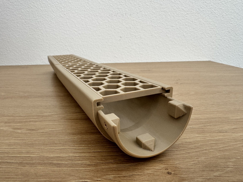 ModuMoss moss pole section with honeycomb face plate