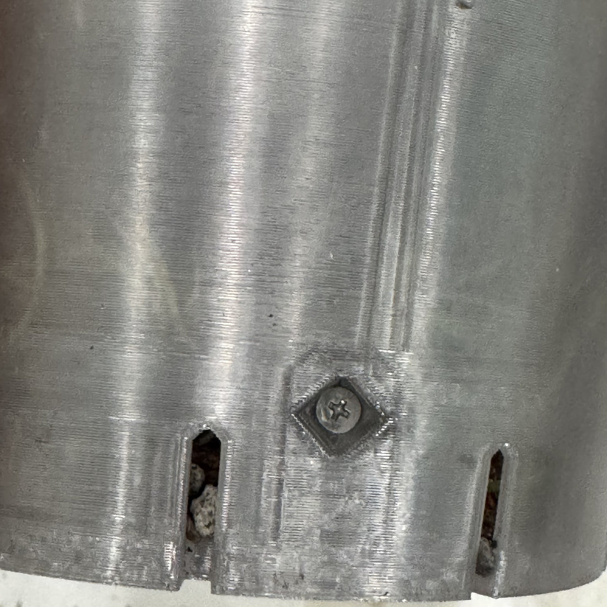 Anchor screw at the base of a ModuMoss anchor pot